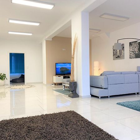 Stadtsuite Mit Sauna In Wiener Neustadt 135 M2 Экстерьер фото